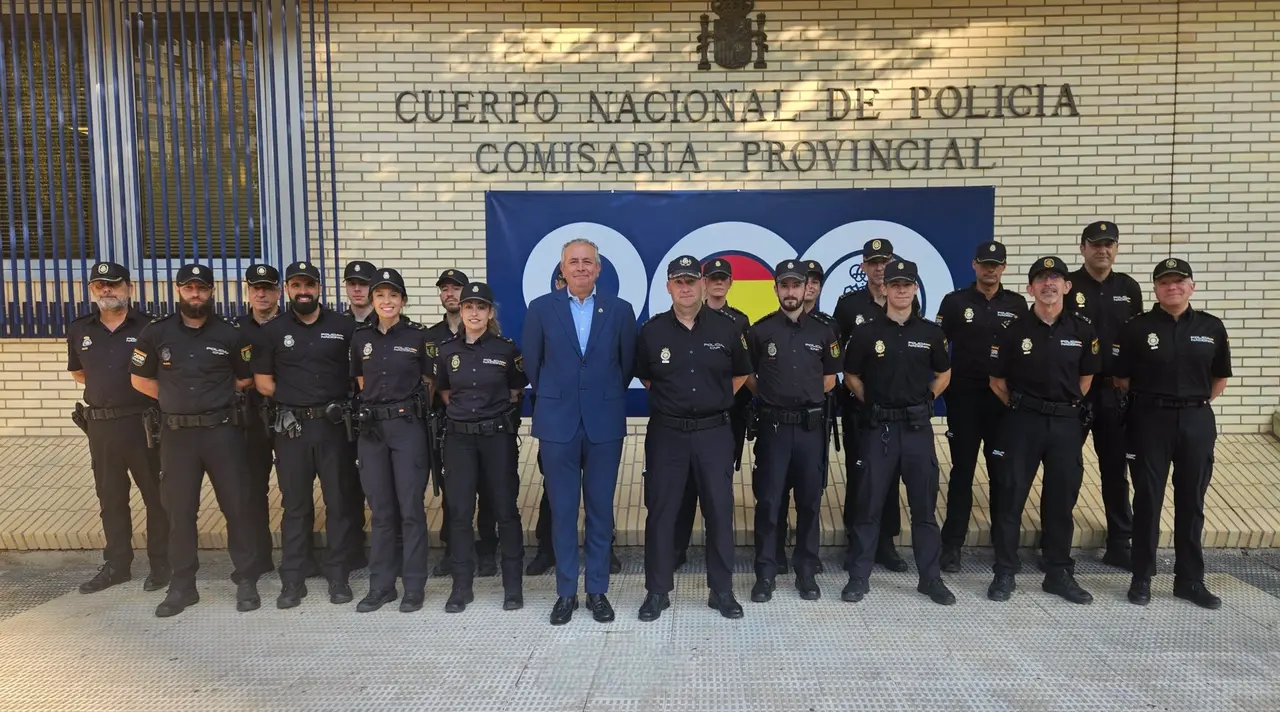 El subdelegado del Gobierno recibe a los agentes que se incorporan en la provincia de Huesca. / CNP