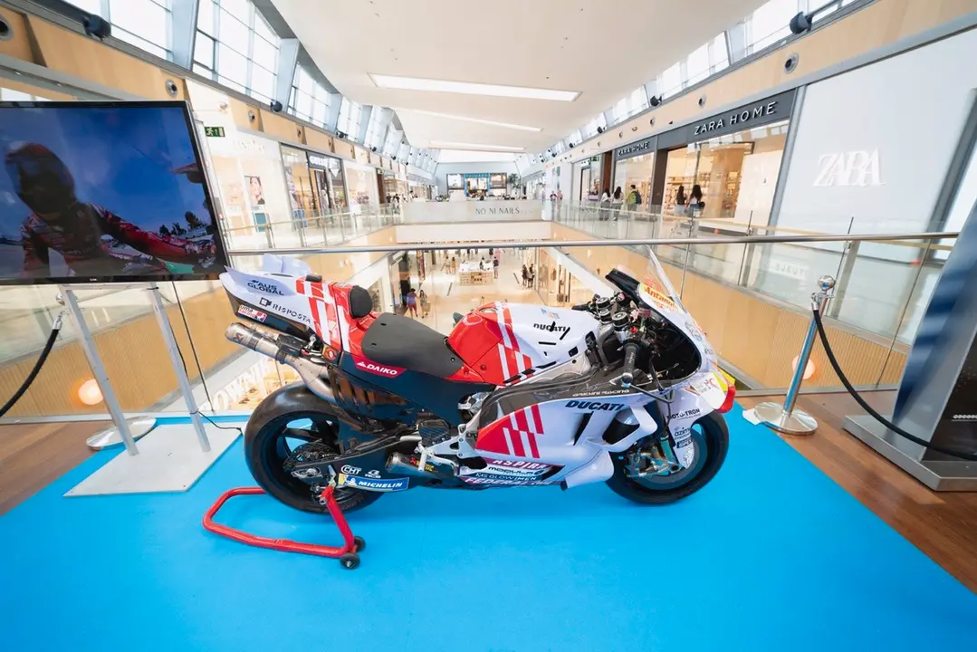 La moto de Marc M&aacute;rquez estar&aacute; expuesta este mes de agosto / Puerto Venecia