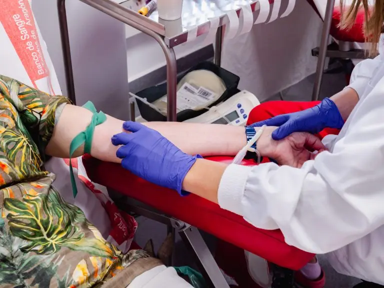 En verano las donaciones de sangre caen, pero la necesidad de sangre en los hospitales se mantiene