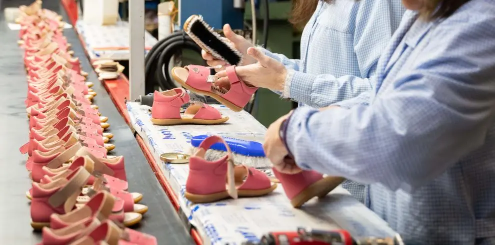 El ep&iacute;grafe 'Vestidos y Calzados' baj&oacute; m&aacute;s un 8% en un junio / F.S.