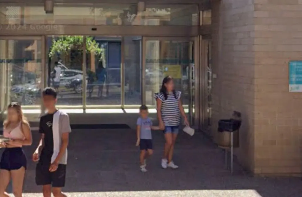 Imagen de la entrada del Centro de Salud de Ejea de los Caballeros/ Google Maps