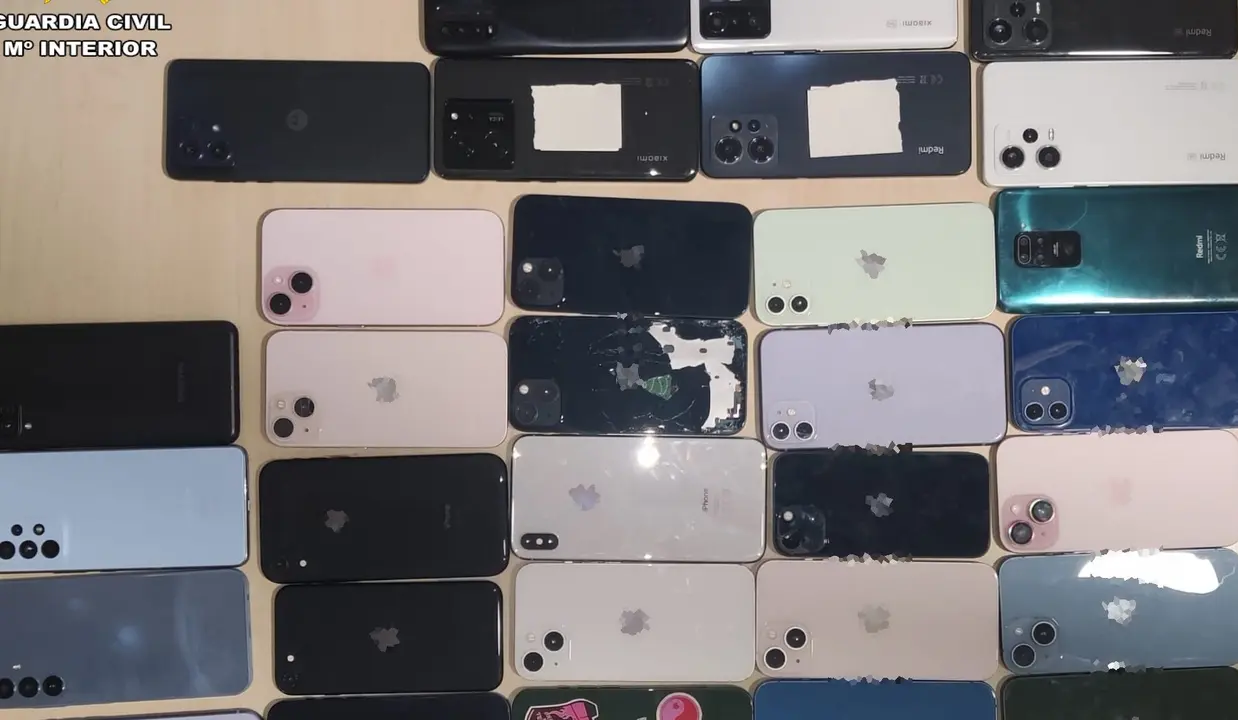 Imagen de los tel&eacute;fonos m&oacute;viles recuperados en Barbastro y que hab&iacute;an sido robados en fiestas de San Lorenzo /G.C.