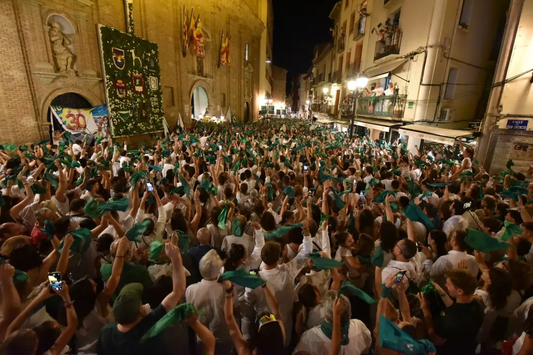Los oscenses alzaron sus pa&ntilde;oletas para despedir al santo patr&oacute;n