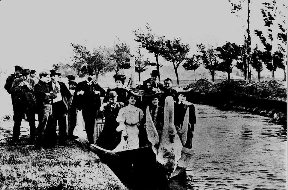 Las g&oacute;ndolas surcaron el Canal Imperial como elemento de ocio de la burgues&iacute;a de Zaragoza / Proyecto GAZA 