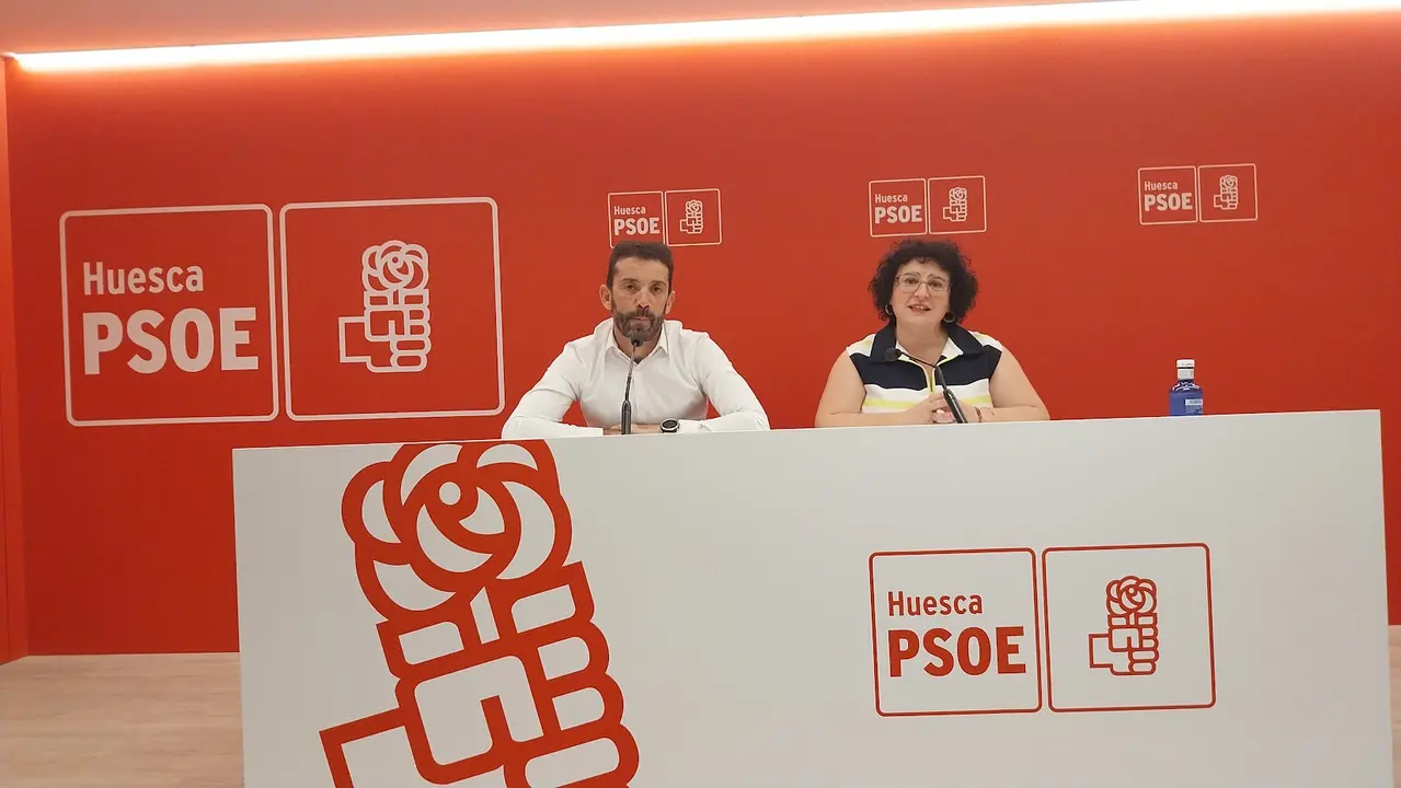 Gemma Betorz y Enrique Pueyo durante la rueda de prensa.