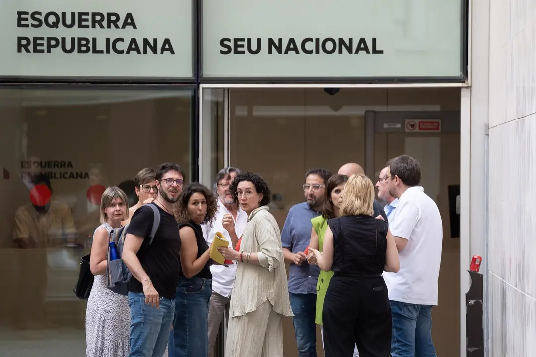 La secretaria general de ERC Marta Rovira (c), durante un descanso de la reuni&oacute;n, en la sede de ERC, a 20 de julio de 2024. EP