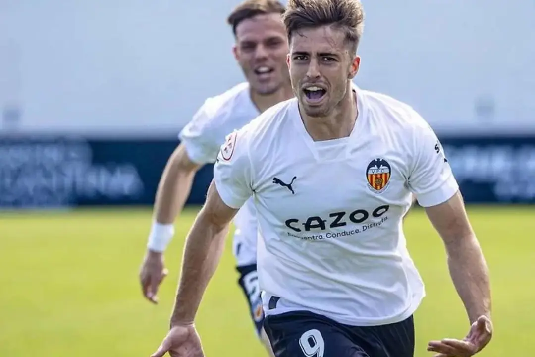 Alberto Mar&iacute;, jugador pretendido por el Real Zaragoza, con el Valencia / 'X'
