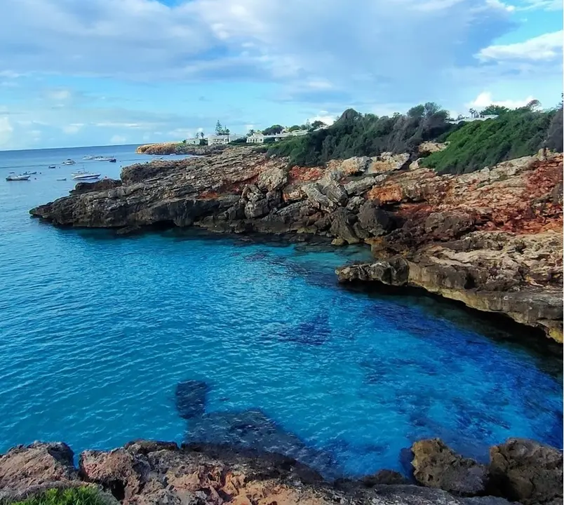 Menorca tiene m&aacute;s de 216 km de costa / HA