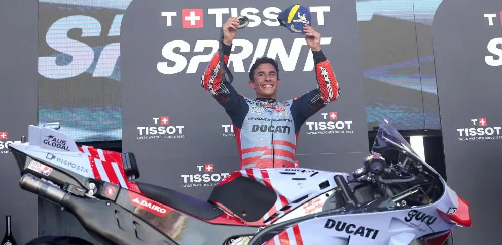 Marc M&aacute;rquez celebra con euforia su primer triunfo con Ducati, el primero en casi tres a&ntilde;os en MotoGP  PIERRE-PHILIPPE MARCOU / AFP

