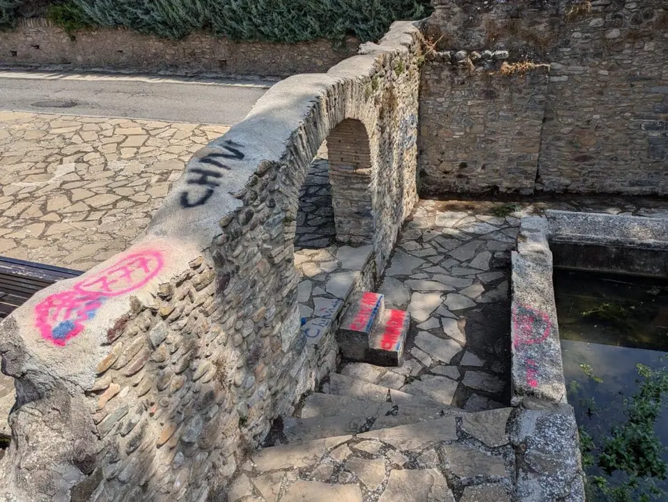 Pintadas realizadas por los j&oacute;venes grafiteros en el patrimonio cultural de la localidad de Jaca.
Polic&iacute;a Local