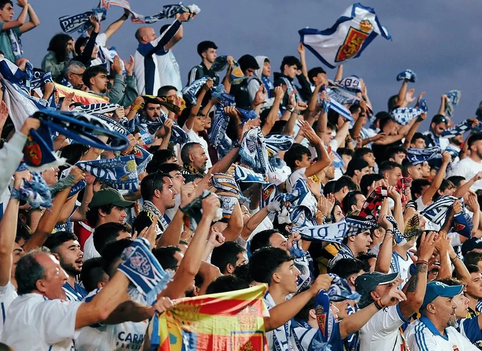 Aficionados del Real Zaragoza en Anduva / REAL ZARAGOZA