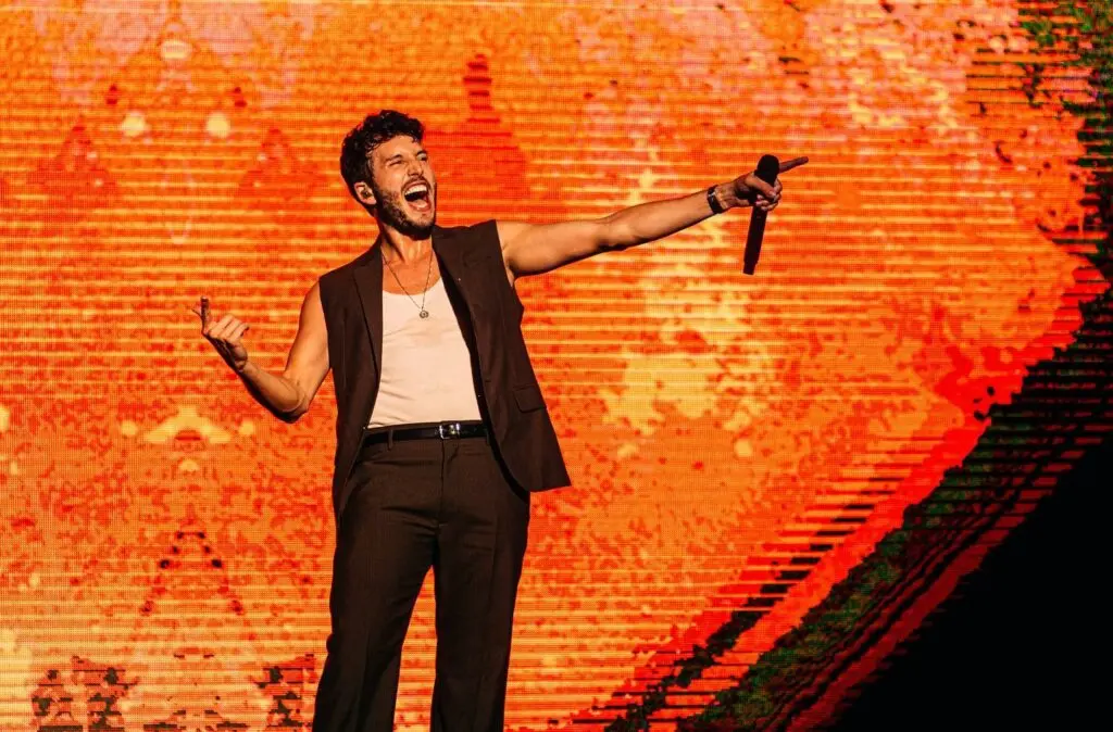Sebasti&aacute;n Yatra en uno de sus conciertos
