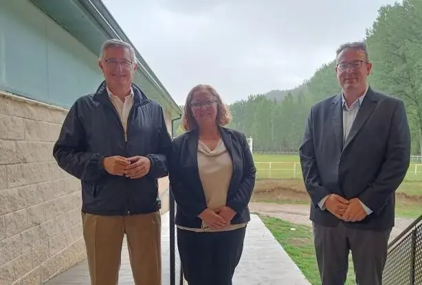 Blasco, Atienza y Alvir, ante la zona donde se ubicar&aacute; la pista / DGA
