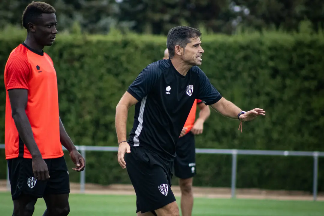 Antonio Hidalgo en un entrenamiento de la SD Huesca / SD HUESCA