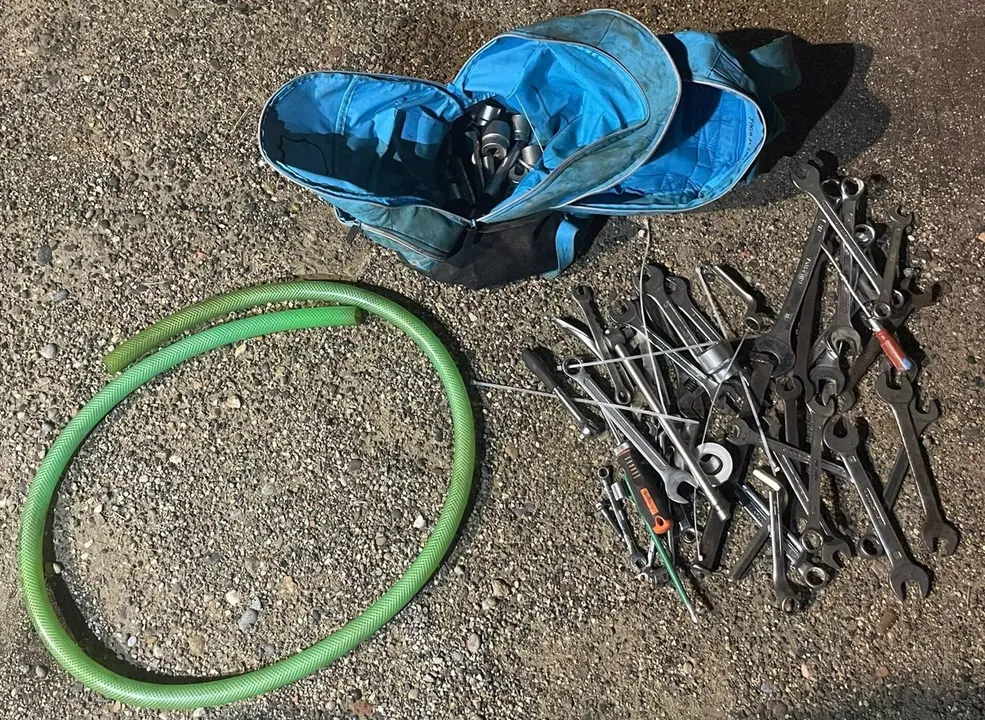 Detenidos los presuntos autores por el robo del gasoil del dep&oacute;sito de una excavadora en Cofita (Huesca) / Guardia Civil