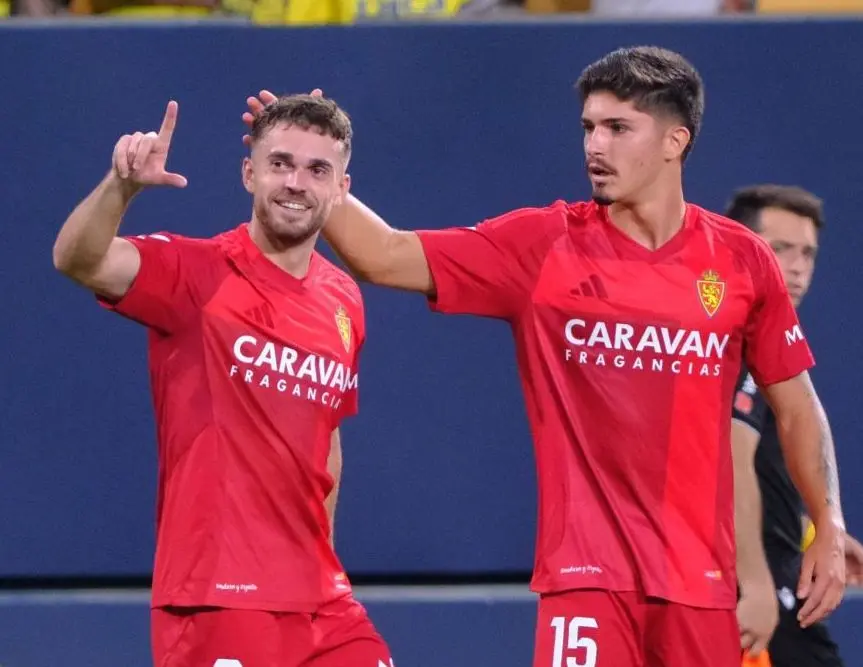 Mario Sober&oacute;n con Vital en el primer partido Del Real Zaragoza / LFP