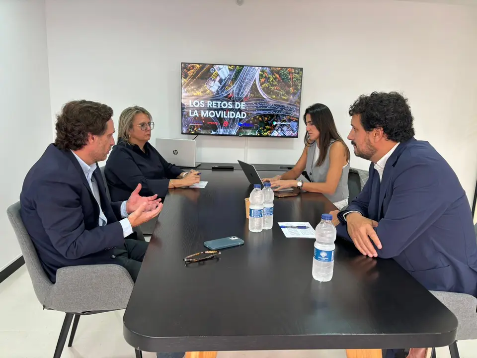Guillermo R&iacute;os (Avanza), Ana Moreno (Tranv&iacute;a Zaragoza) y Adan Pi&ntilde;ero (ITA)
