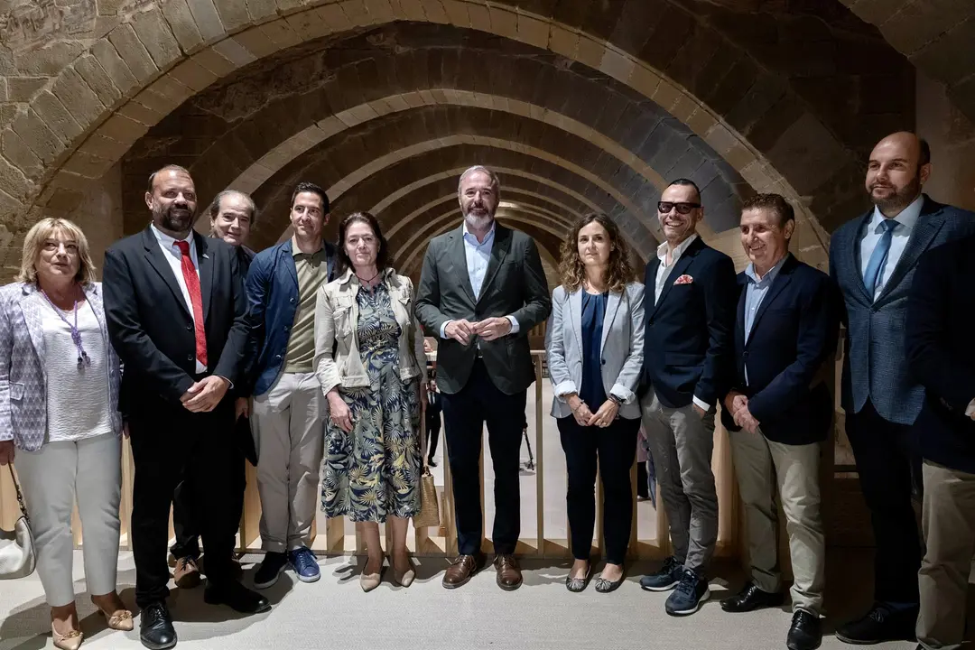 El presidente del Gobierno de Arag&oacute;n, Jorge Azc&oacute;n, en el Real Monasterio de Santa Mar&iacute;a de Sijena.