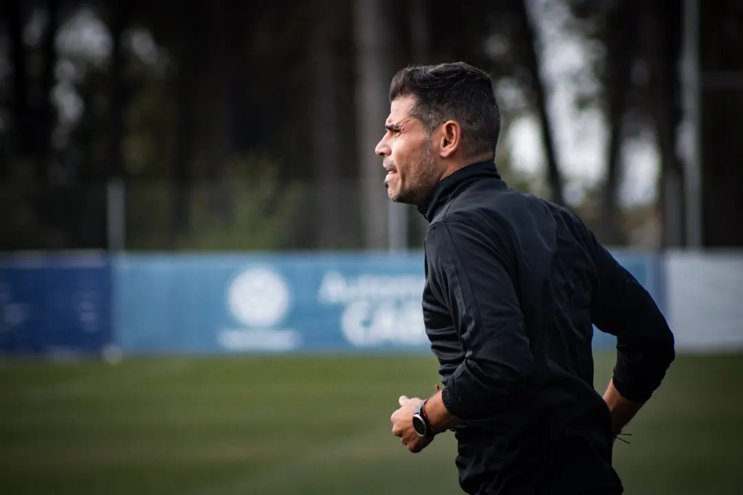Antonio Hidalgo en un entrenamiento de la SD Huesca / SD HUESCA