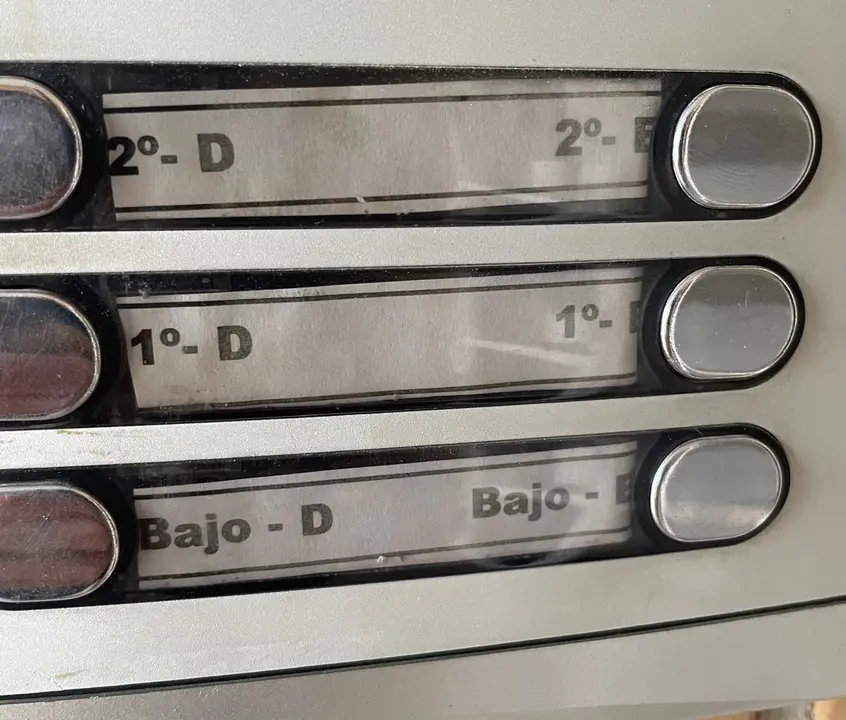 El presunto acosador utilizaba el timbre de la vivienda de su v&iacute;ctima para acosarla /H.A.