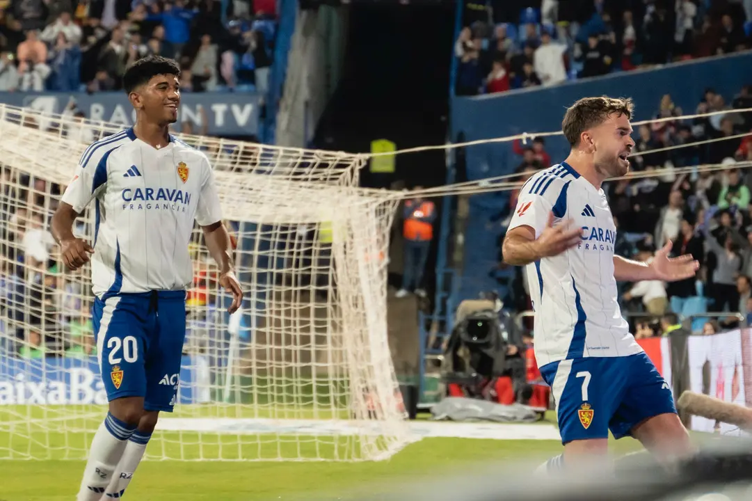 El Real Zaragoza en La Romareda / MARCOS CEBRI&Aacute;N