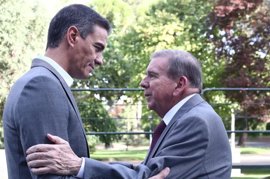 El presidente del Gobierno, Pedro S&aacute;nchez, recibe al candidato opositor venezolano Edmundo Gonz&aacute;lez, en el Palacio de la Moncloa. EP