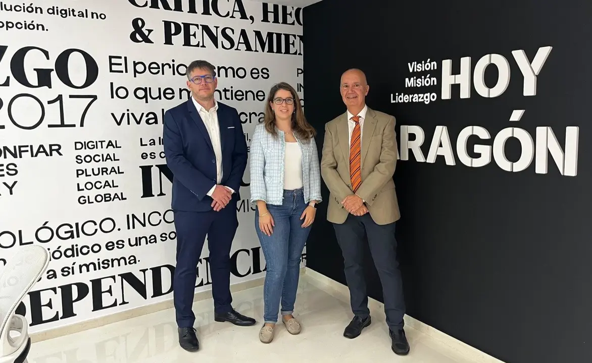 De izquierda a derecha, Miguel Gil (Kalfrisa), Elena Pastor (FCC) y Pedro Bra&ntilde;a (Tereos). / M. N.