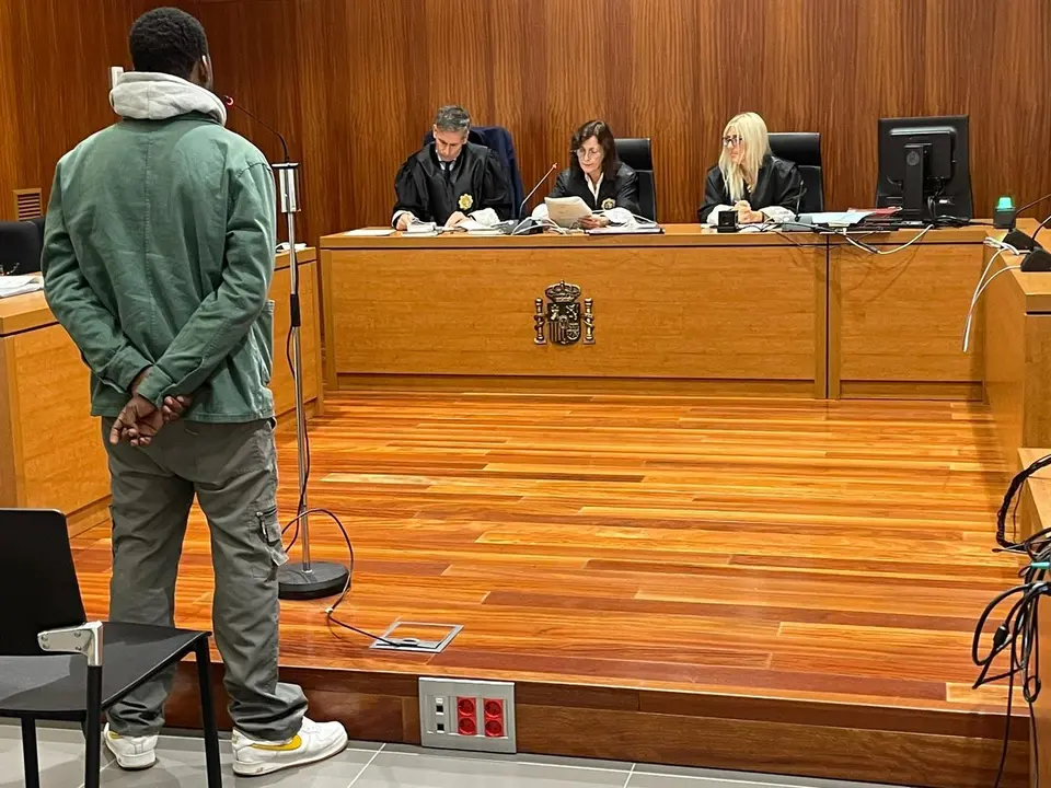 Momento en el que se lee en la sala de la Audiencia Provincial de Zaragoza la sentencia al acusado /H.A.