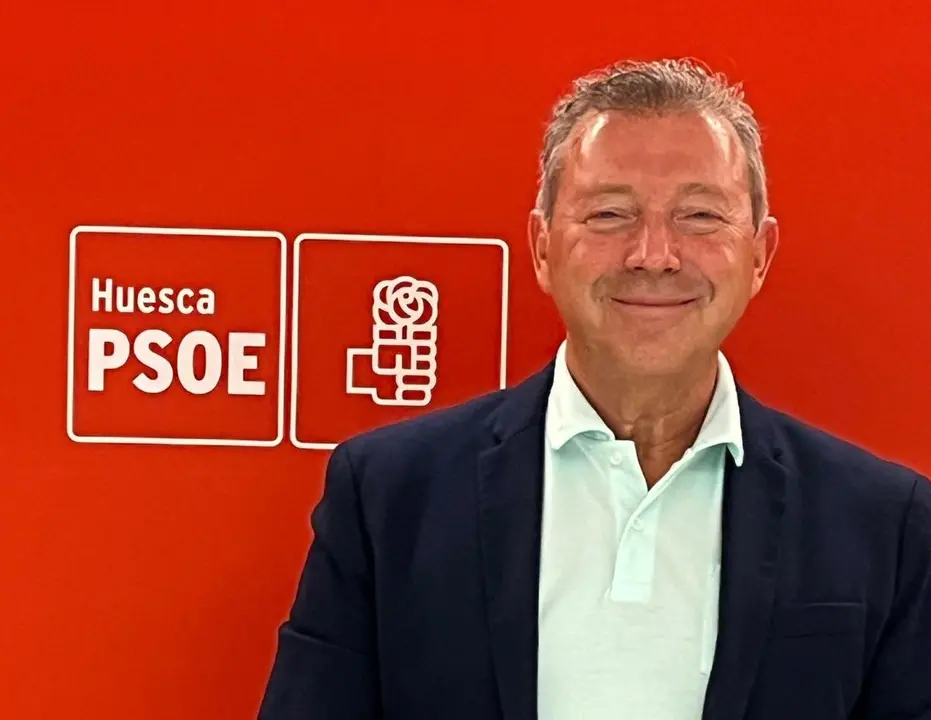 Jos&eacute; Mar&iacute;a Or&uacute;s en la sede del PSOE en Huesca (Arag&oacute;n)