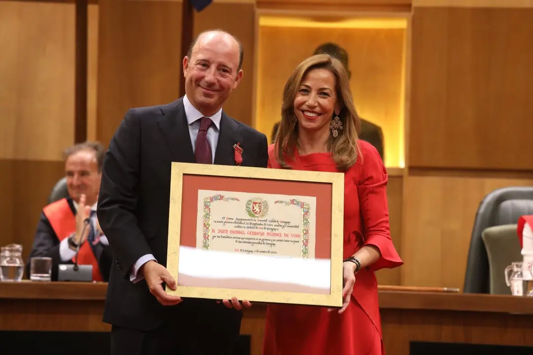 Entrega de medallas y distinciones de la ciudad. HA