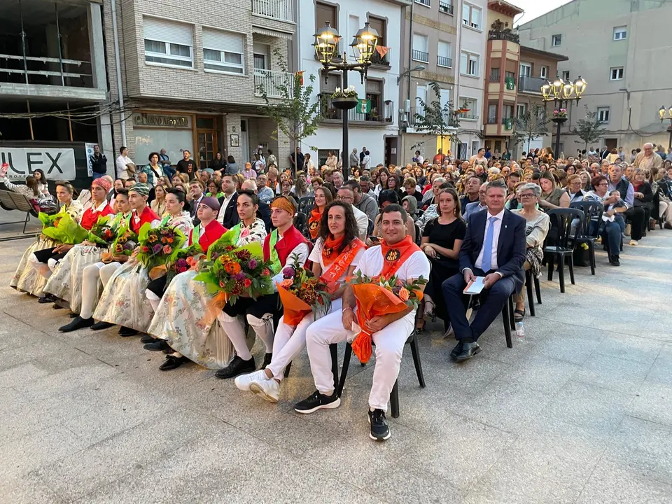 Acto de proclamaci&oacute;n y la lectura del preg&oacute;n en la plaza de Espa&ntilde;a de Fraga. / AYUNTAMIENTO DE FRAGA