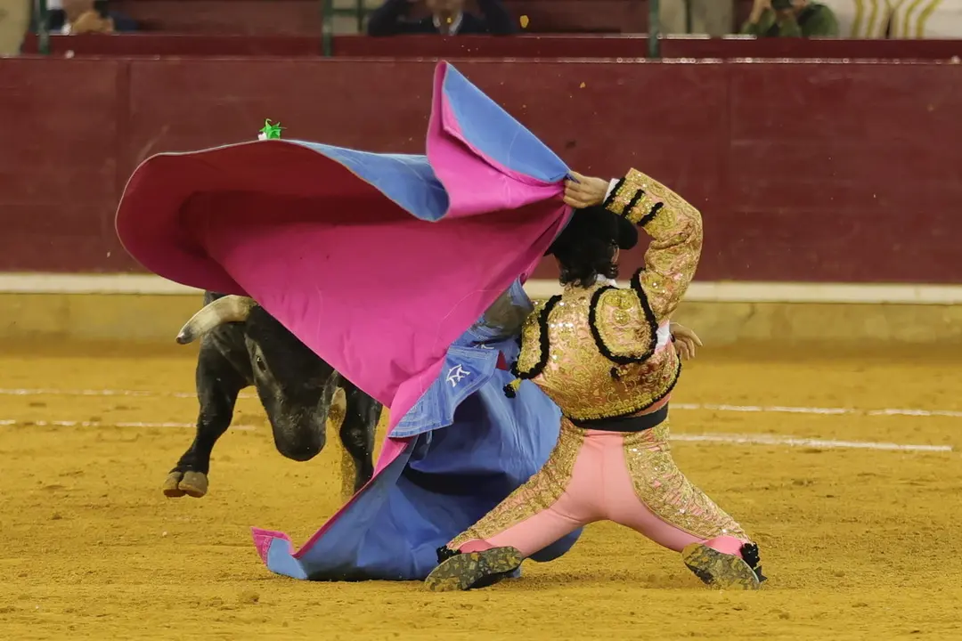 Miguel Andrades, durante la faena al quinto de la tarde