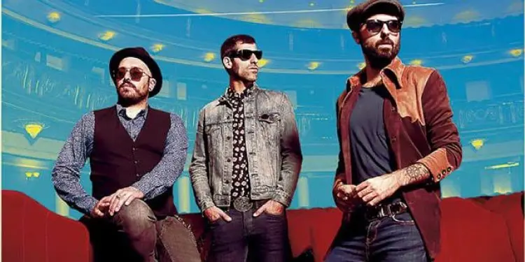Sidecars act&uacute;a esta noche en la Plaza del Pilar.
