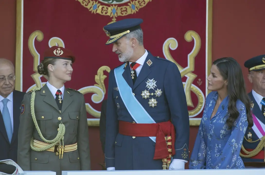 La Princesa de Asturias, Leonor; el Rey Felipe VI y la Reina Letizia durante el desfile del 12 de octubre 'D&iacute;a de la Fiesta Nacional', en la plaza de C&aacute;novas del Castillo, a 12 de octubre de 2023, en Madrid (Espa&ntilde;a). - Alberto Ortega - Europa Press