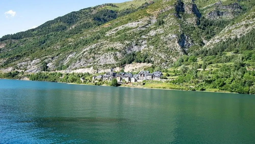 Lanuza, a orillas del embalse / Asociaci&oacute;n Lanuza Foratata