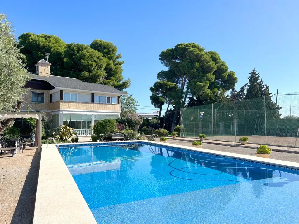 Espectacular chalet a la venta en Utebo / IndiQa