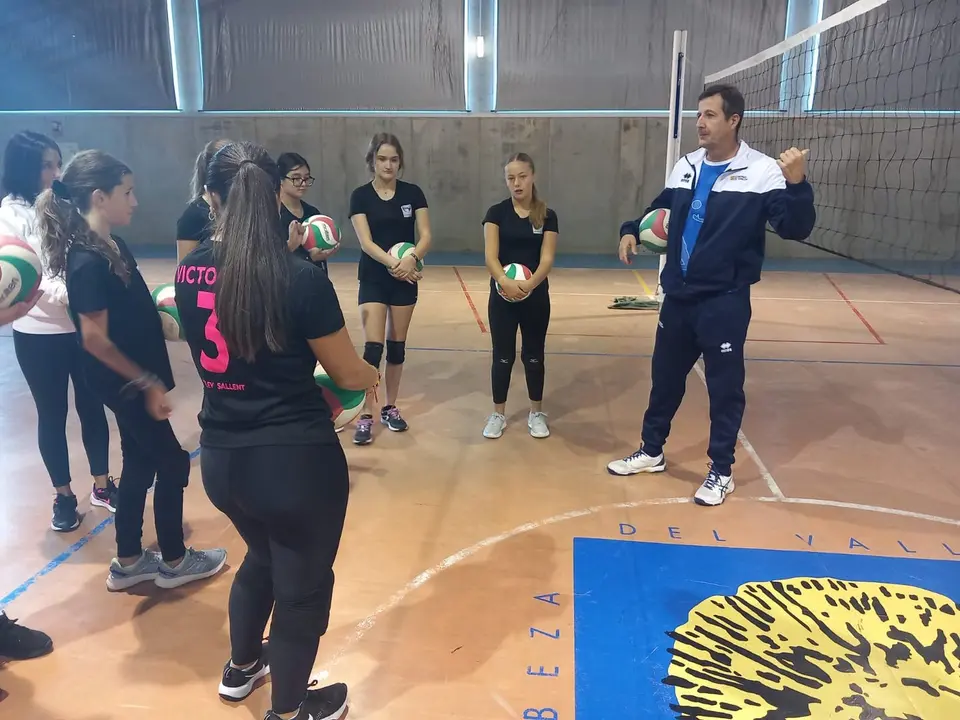 Jornada de tecnificaci&oacute;n de voleibol en Sallent de G&aacute;llego (2)