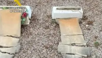Da&ntilde;os provocados en el cementerio de Cari&ntilde;ena./ Guardia Civil