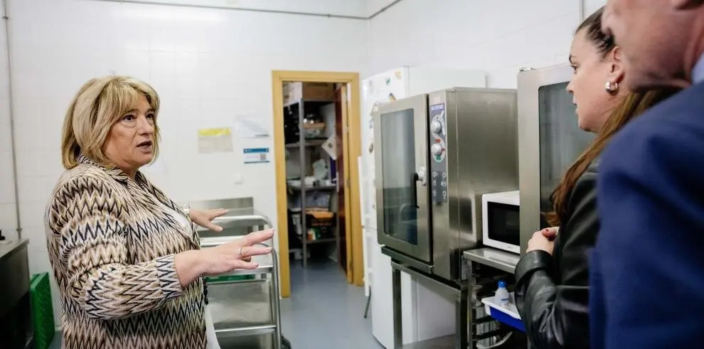La consejera ha anunciado el plan de transformaci&oacute;n de cocinas en el CPI Parque Goya / DGA