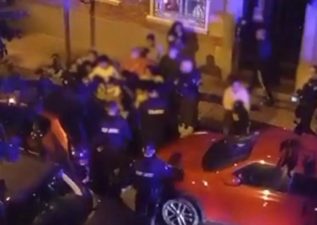 Imagen de la actuaci&oacute;n policial en la detenci&oacute;n de un menor por dos tentativas de robo /Cedida a H.A.