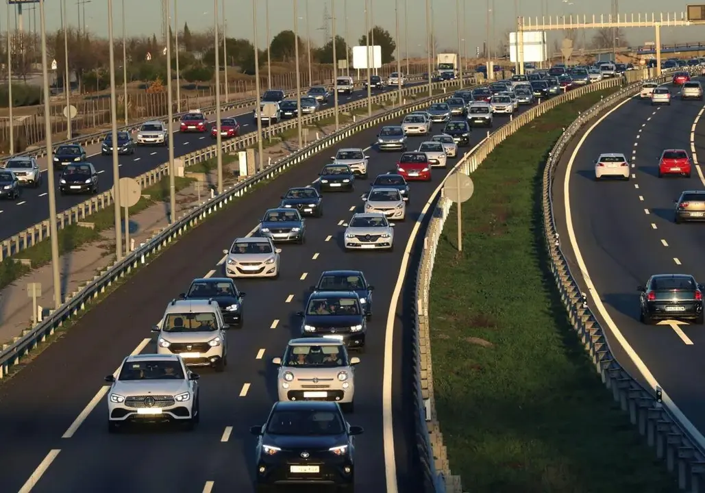 Tr&aacute;fico en autov&iacute;a espa&ntilde;ola.
