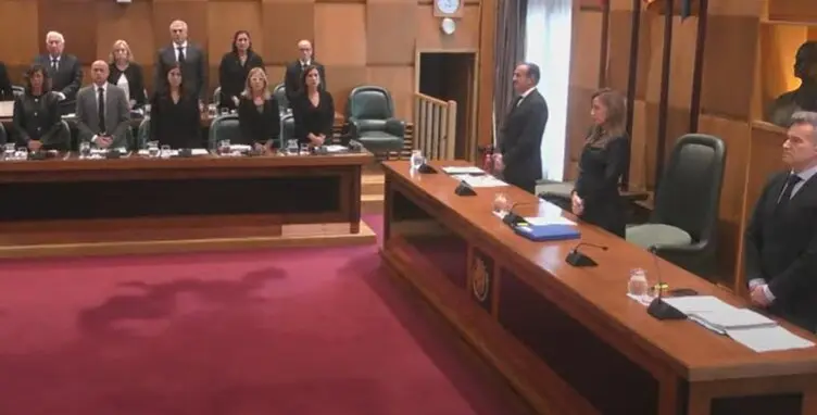 Minuto de silencio del pleno del Ayuntamiento de Zaragoza.