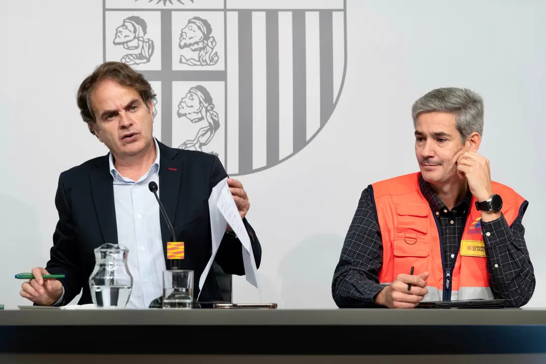 El consejero de Hacienda, Roberto Berm&uacute;dez de Castro, anuncia las novedades de los efectivos aragoneses en Catarroja