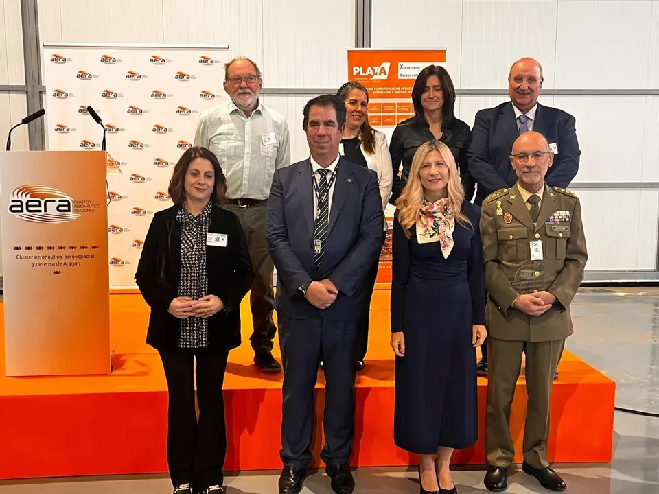 El presidente del Cl&uacute;ster, Alejandro Ibrahim, la alcaldesa de Teruel, Emma Buj, y la vicepresidenta del Gobierno de Arag&oacute;n, Mar Vaquero, junto con otros invitados al evento. / AERA