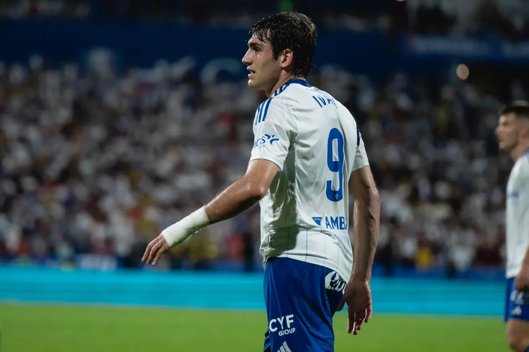 Iv&aacute;n Az&oacute;n con el Real Zaragoza / MARCOS CEBRI&Aacute;N