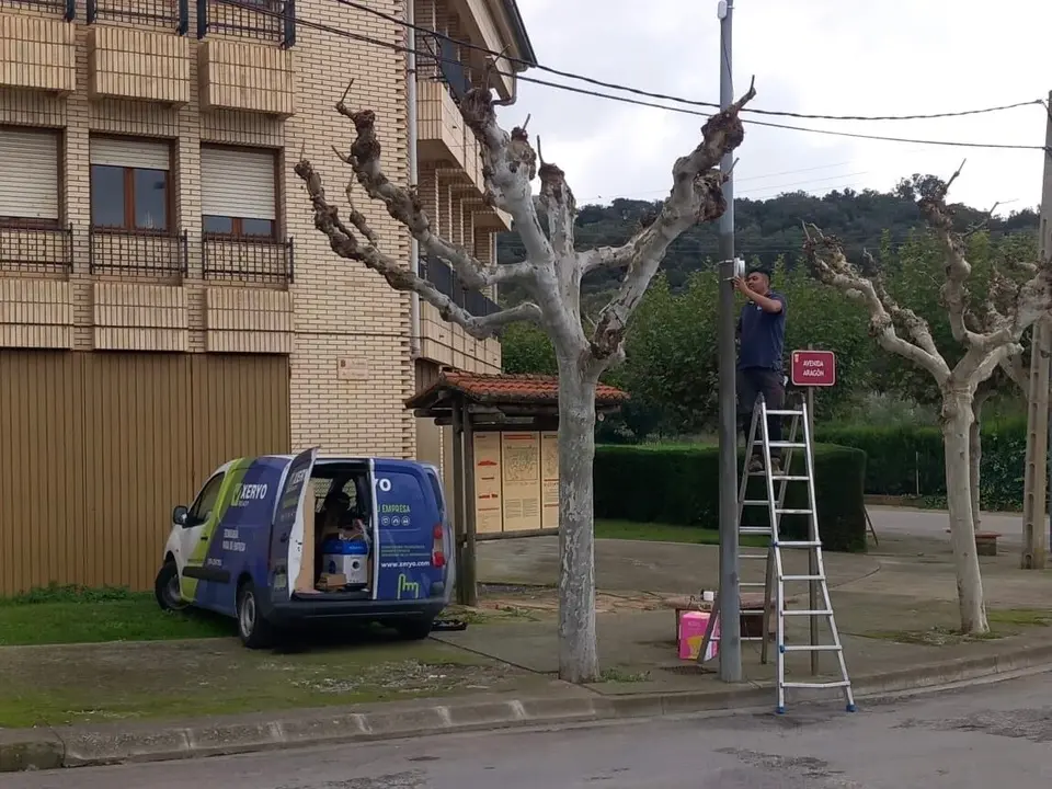 Instalaci&oacute;n de c&aacute;maras de vigilancia en Estadilla. / DPH