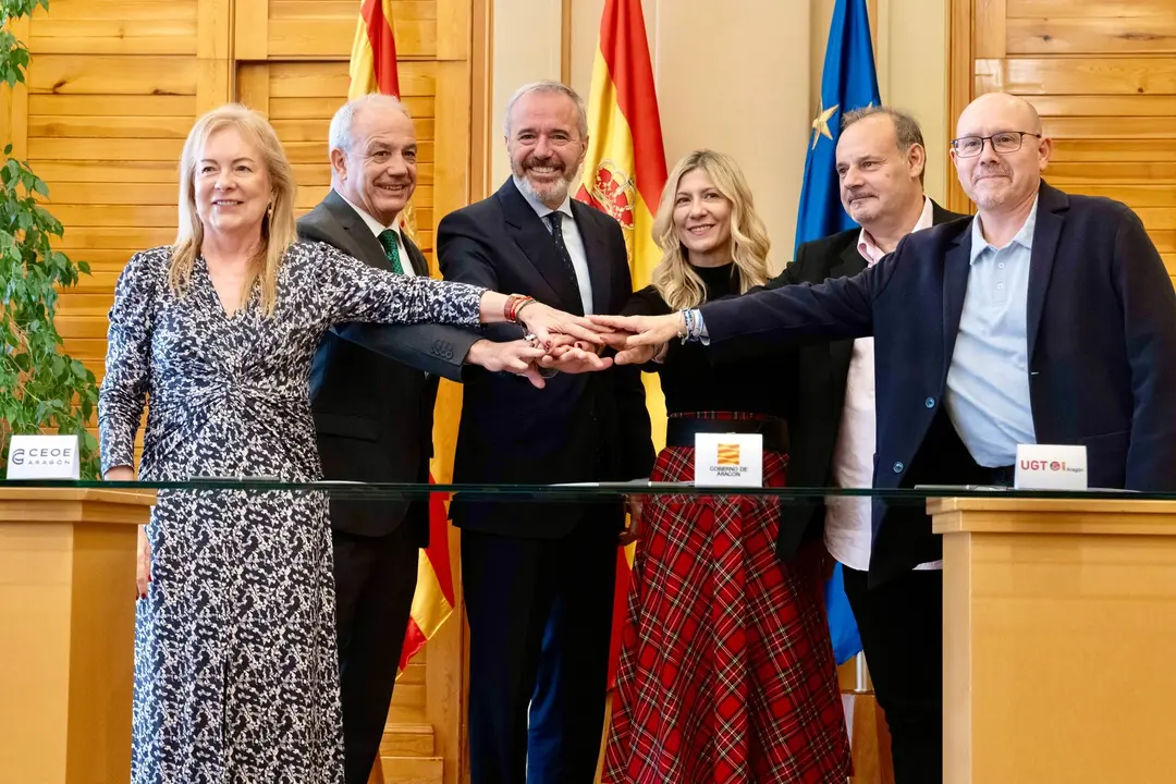 Firma del acuerdo social entre Gobierno, patronal y sindicatos