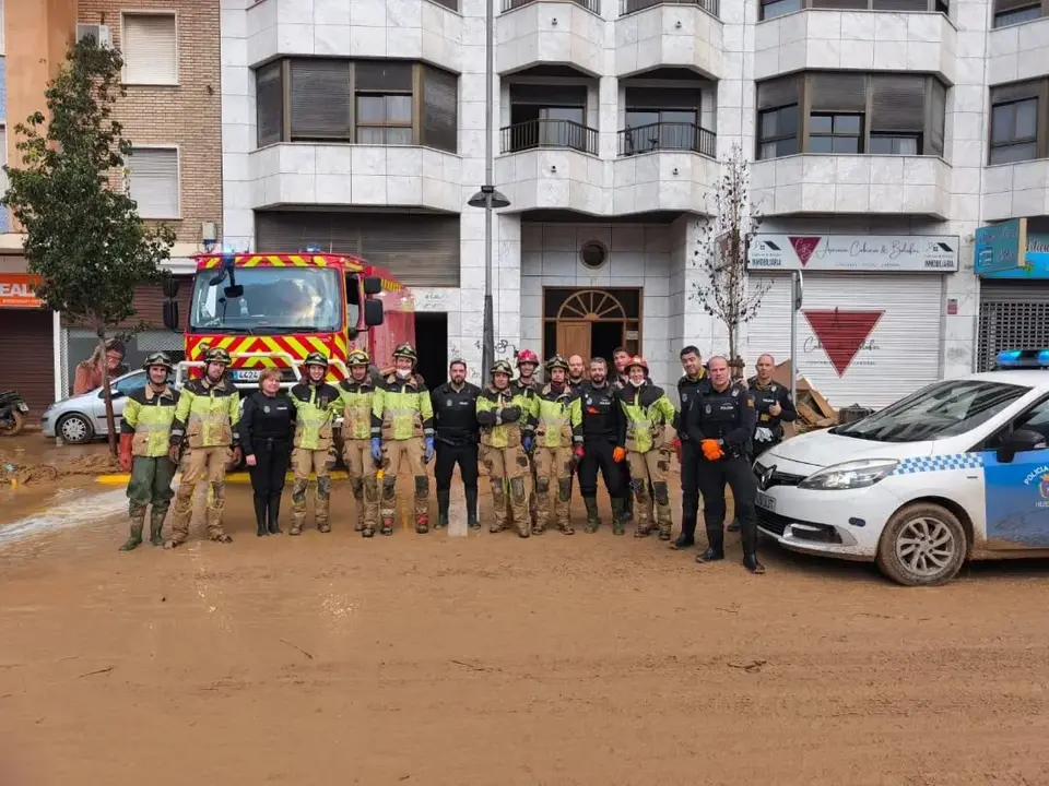 Bomberos y Polic&iacute;a Local de Huesca en Catarroja (Valencia). / AYTO HUESCA