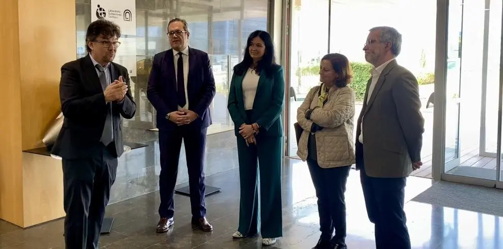 El director del Laboratorio Subterr&aacute;neo de Canfranc ha visitado Walqa junto a la alcaldesa de Huesca, Lorena Orduna y el director de Walqa, Carlos Ortas. / DGA