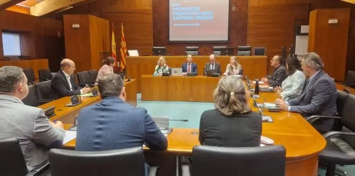 Reuni&oacute;n de trabajo en las Cortes de Arag&oacute;n para elaborar el nuevo mapa sanitario. / HA